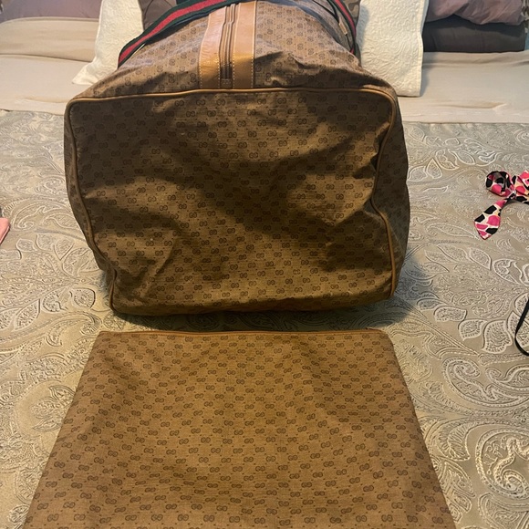 COPY - Authentic Vintage Gucci Duffle with case๐๐๐๐ - Picture 3 of 7